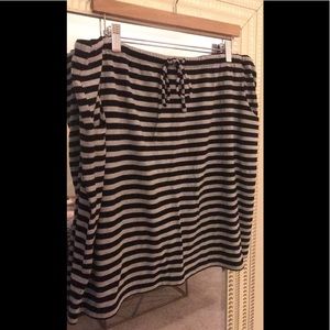Grey & black stripe skirt with pockets woman’s xl